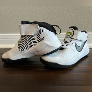 Nike Team Hustle D9 PS- Little kids Size 12.5 Basketball shoes